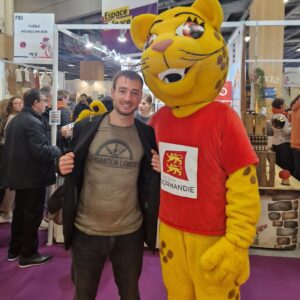 Au salon du Made in France avec la mascote Normandie
