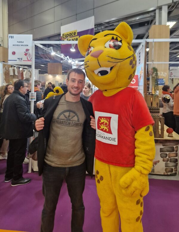 Au salon du Made in France avec la mascote Normandie